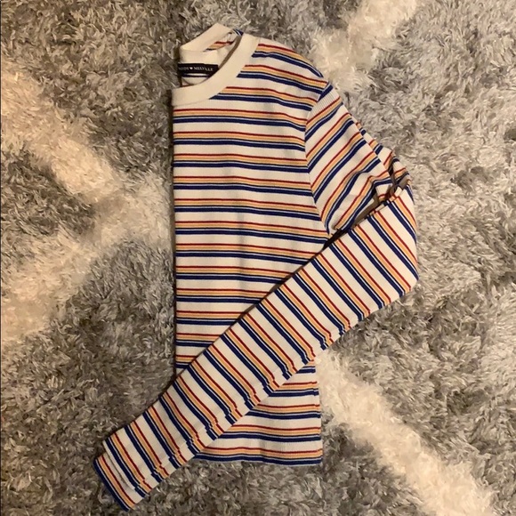 Brandy Melville Tops - Long sleeve crop top